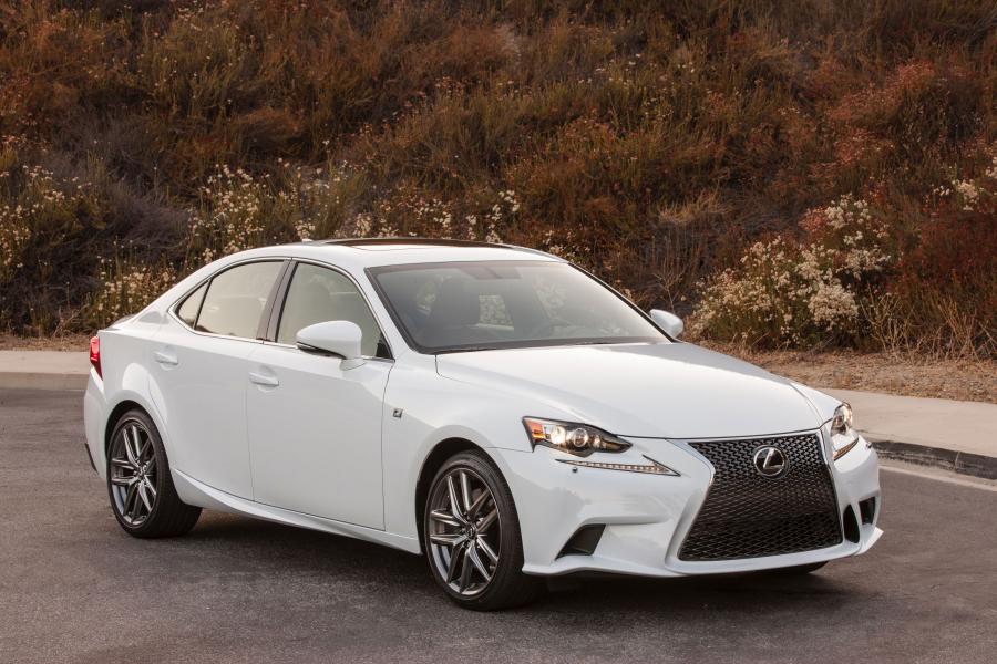  Lexus IS300 AWD F-Sport 2015 года  (фото 40 из 48)